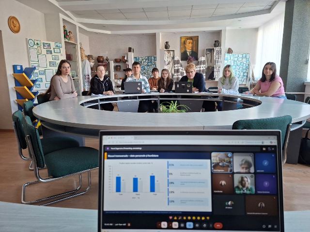 Слухачами та слухачками конференції стали також здобувачі вищої освіти - першокурсники хіміко-біологічного факультету ТНПУ